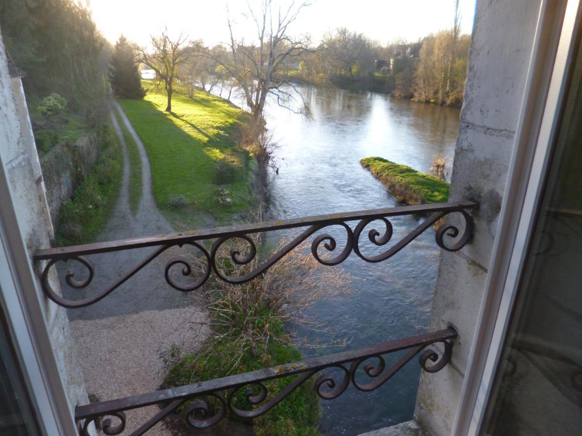 Le Moulin De Cors Bed & Breakfast Oulches Bagian luar foto
