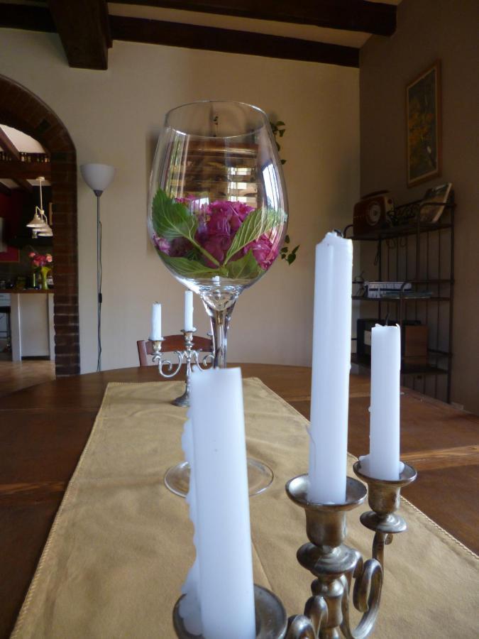Le Moulin De Cors Bed & Breakfast Oulches Bagian luar foto