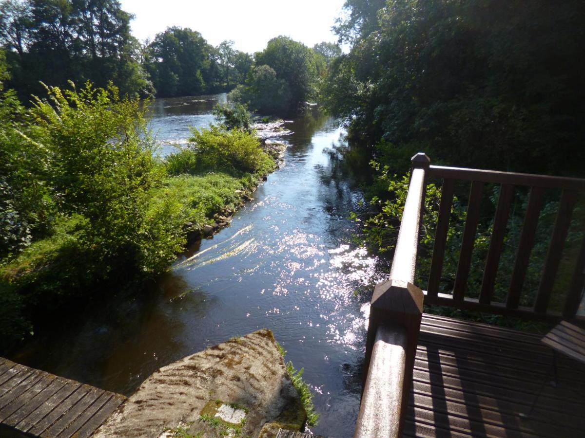 Le Moulin De Cors Bed & Breakfast Oulches Bagian luar foto
