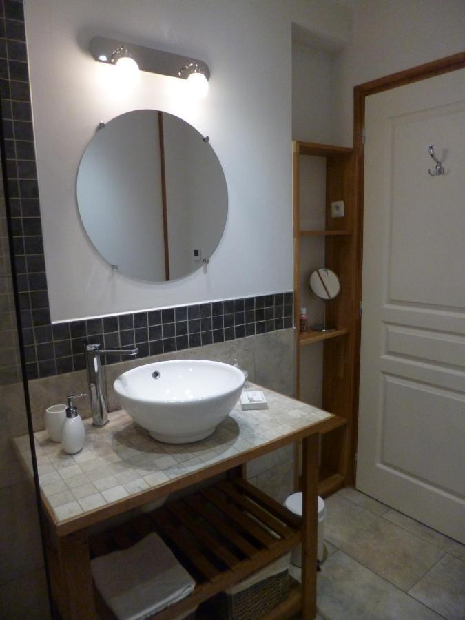 Le Moulin De Cors Bed & Breakfast Oulches Bagian luar foto