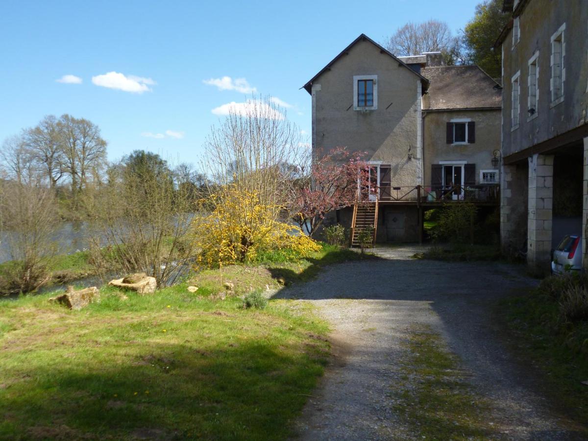Le Moulin De Cors Bed & Breakfast Oulches Bagian luar foto