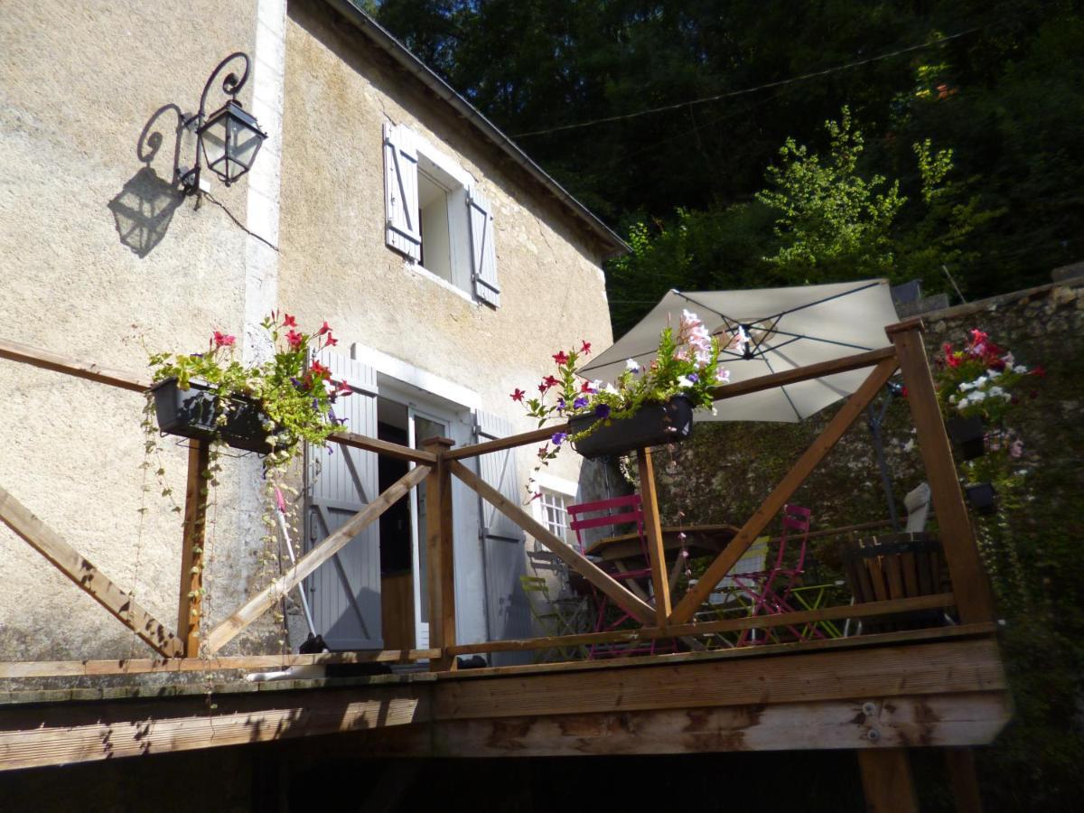 Le Moulin De Cors Bed & Breakfast Oulches Bagian luar foto