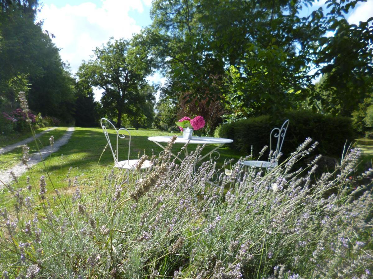 Le Moulin De Cors Bed & Breakfast Oulches Bagian luar foto