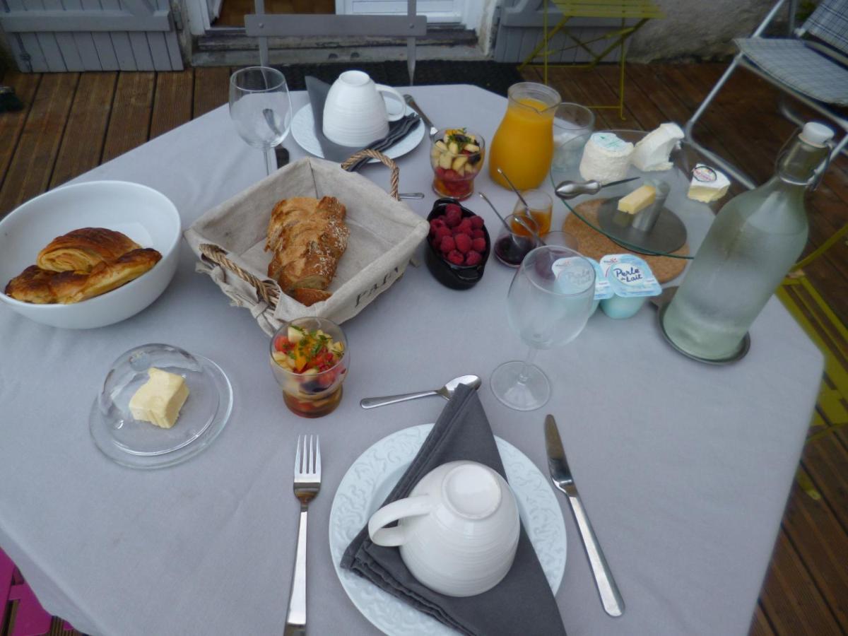Le Moulin De Cors Bed & Breakfast Oulches Bagian luar foto