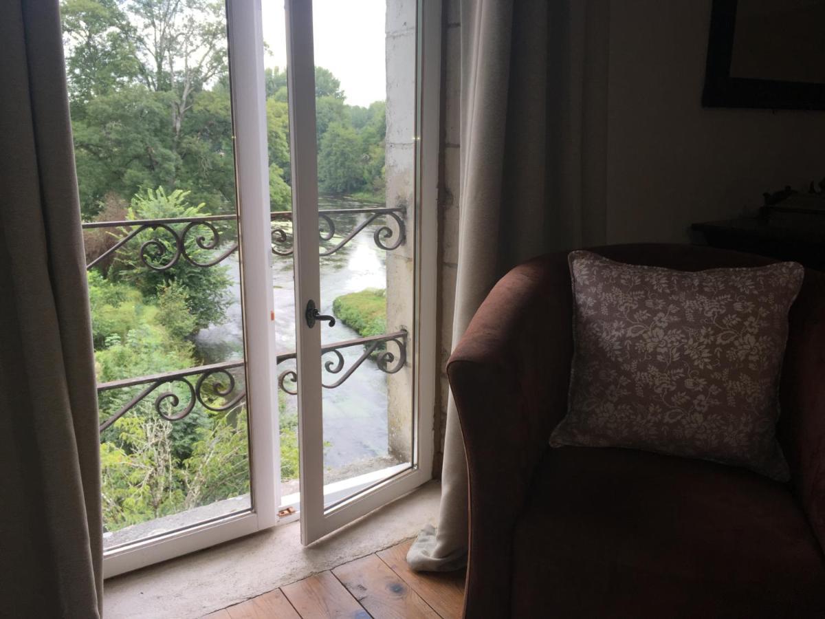 Le Moulin De Cors Bed & Breakfast Oulches Bagian luar foto