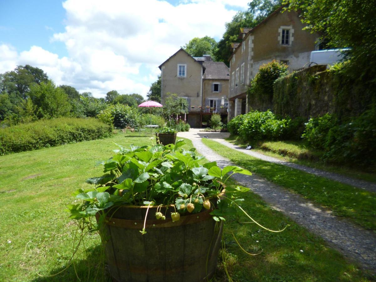Le Moulin De Cors Bed & Breakfast Oulches Bagian luar foto