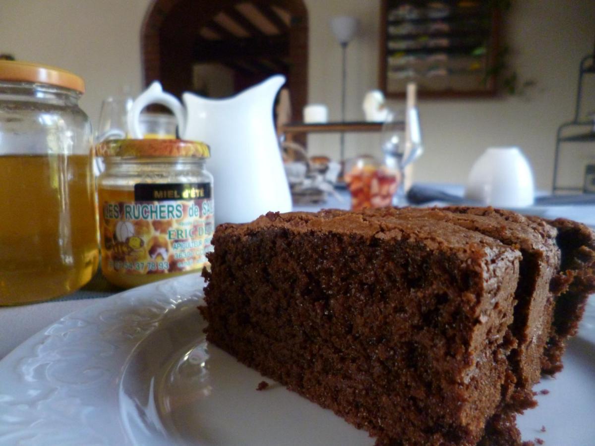 Le Moulin De Cors Bed & Breakfast Oulches Bagian luar foto