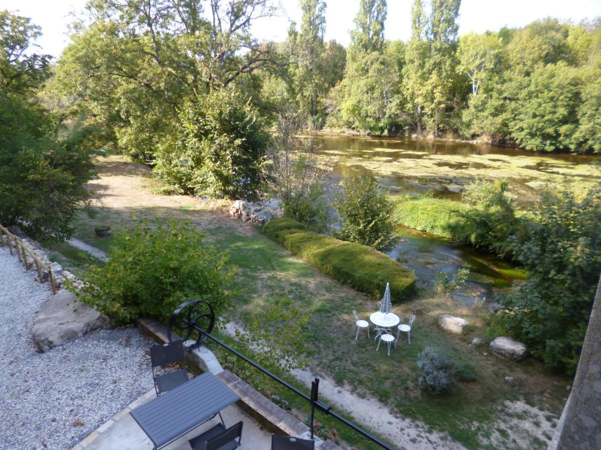 Le Moulin De Cors Bed & Breakfast Oulches Bagian luar foto