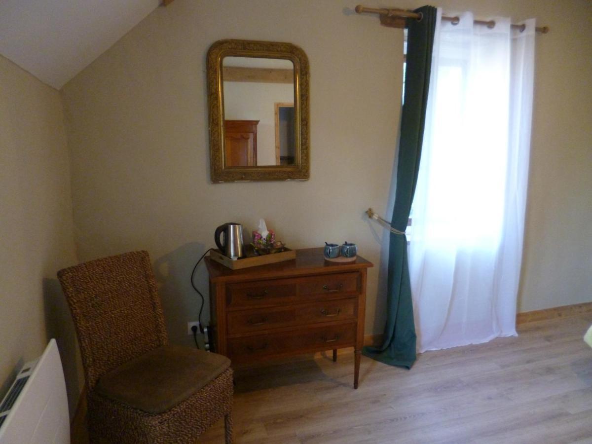 Le Moulin De Cors Bed & Breakfast Oulches Bagian luar foto