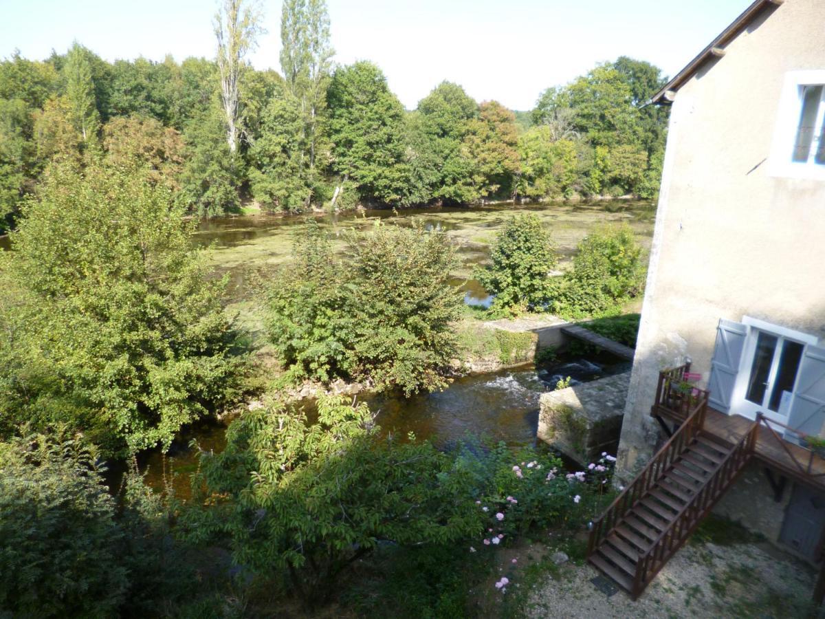 Le Moulin De Cors Bed & Breakfast Oulches Bagian luar foto