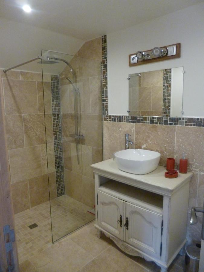 Le Moulin De Cors Bed & Breakfast Oulches Bagian luar foto