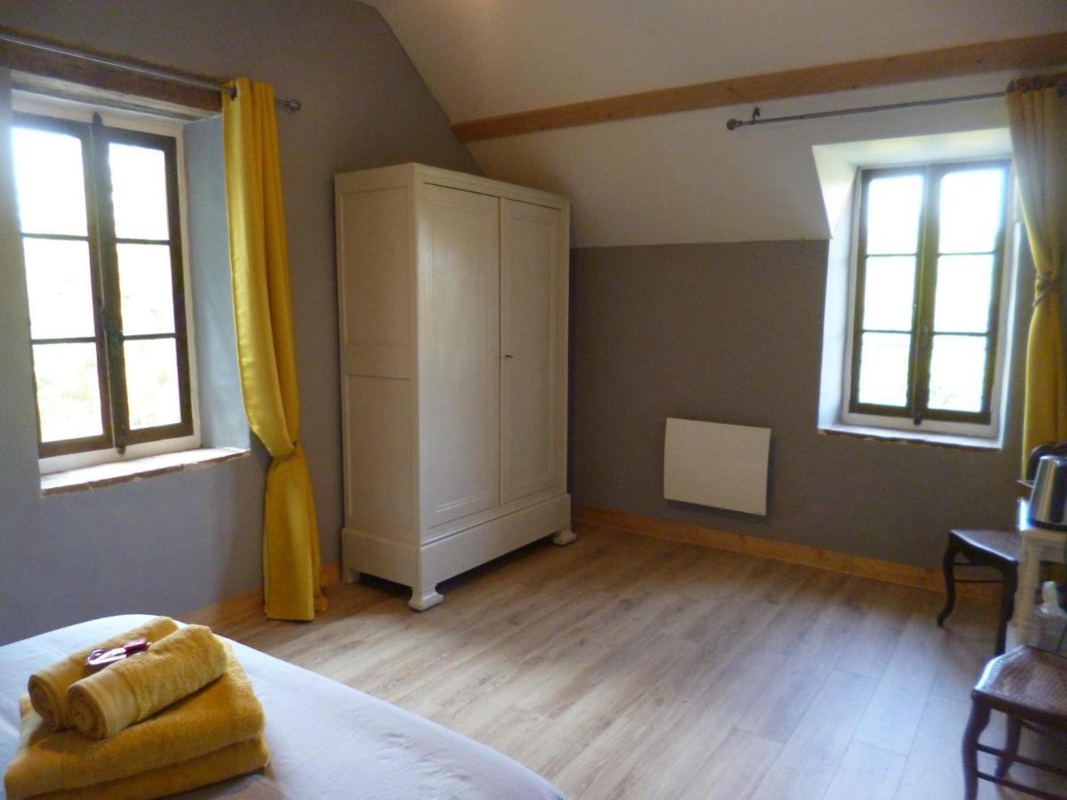 Le Moulin De Cors Bed & Breakfast Oulches Bagian luar foto