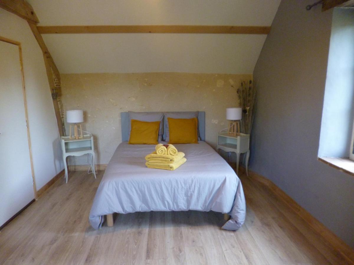 Le Moulin De Cors Bed & Breakfast Oulches Bagian luar foto