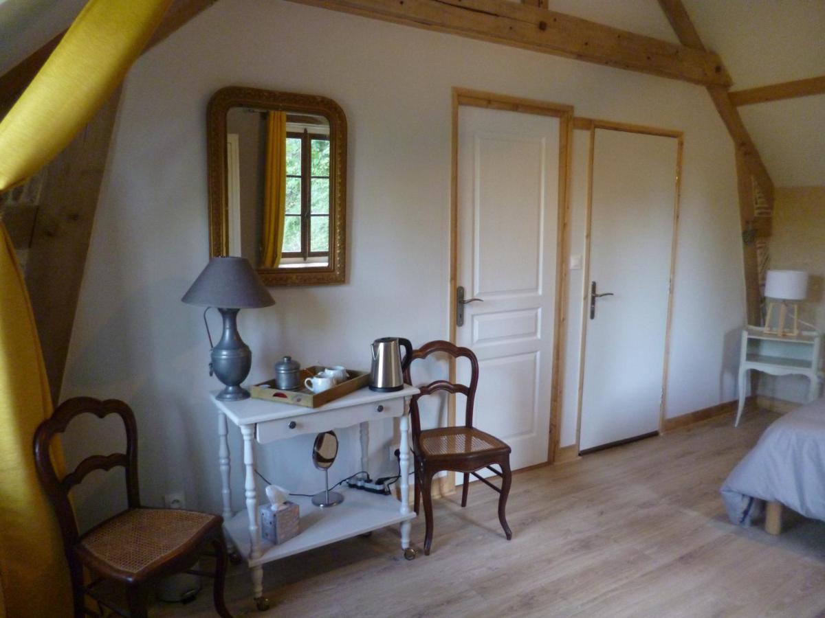 Le Moulin De Cors Bed & Breakfast Oulches Bagian luar foto